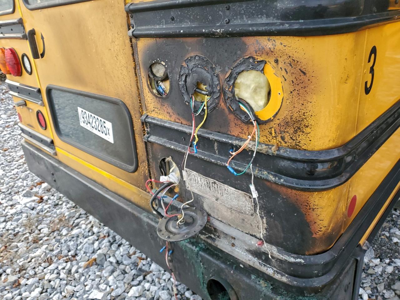 Chevrolet Express Image 8