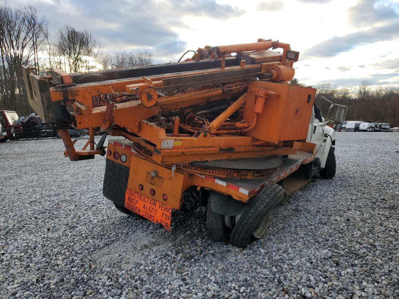 Ford F-750 Super Duty Image 13