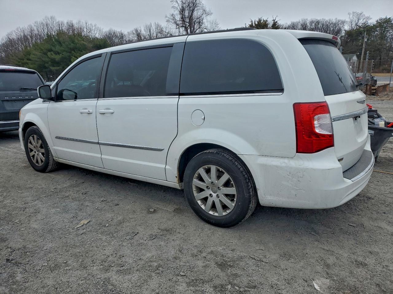 Chrysler Minivan Touring Image 13