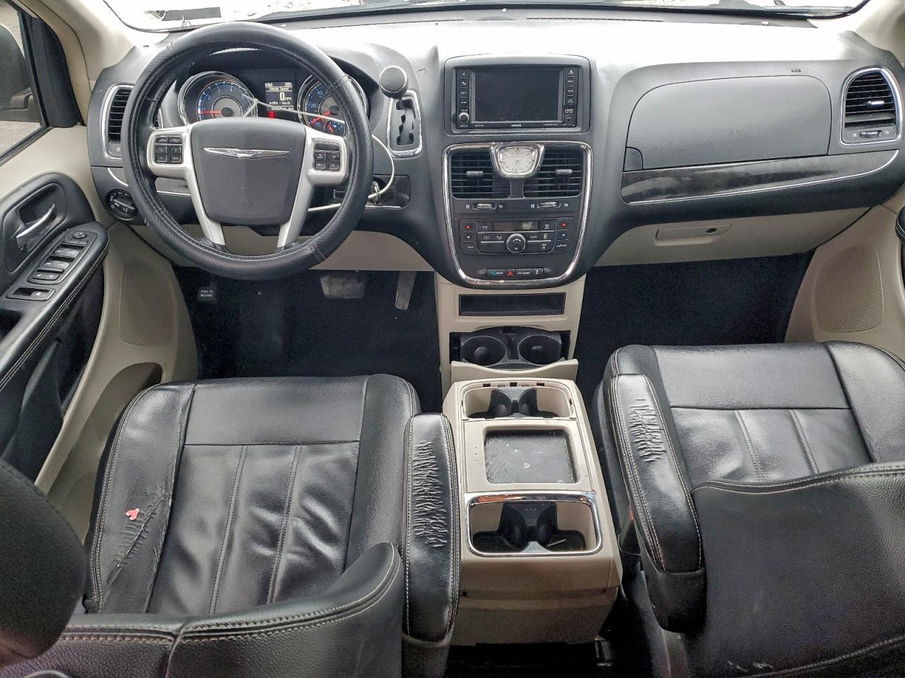 Chrysler Minivan Touring Image 3