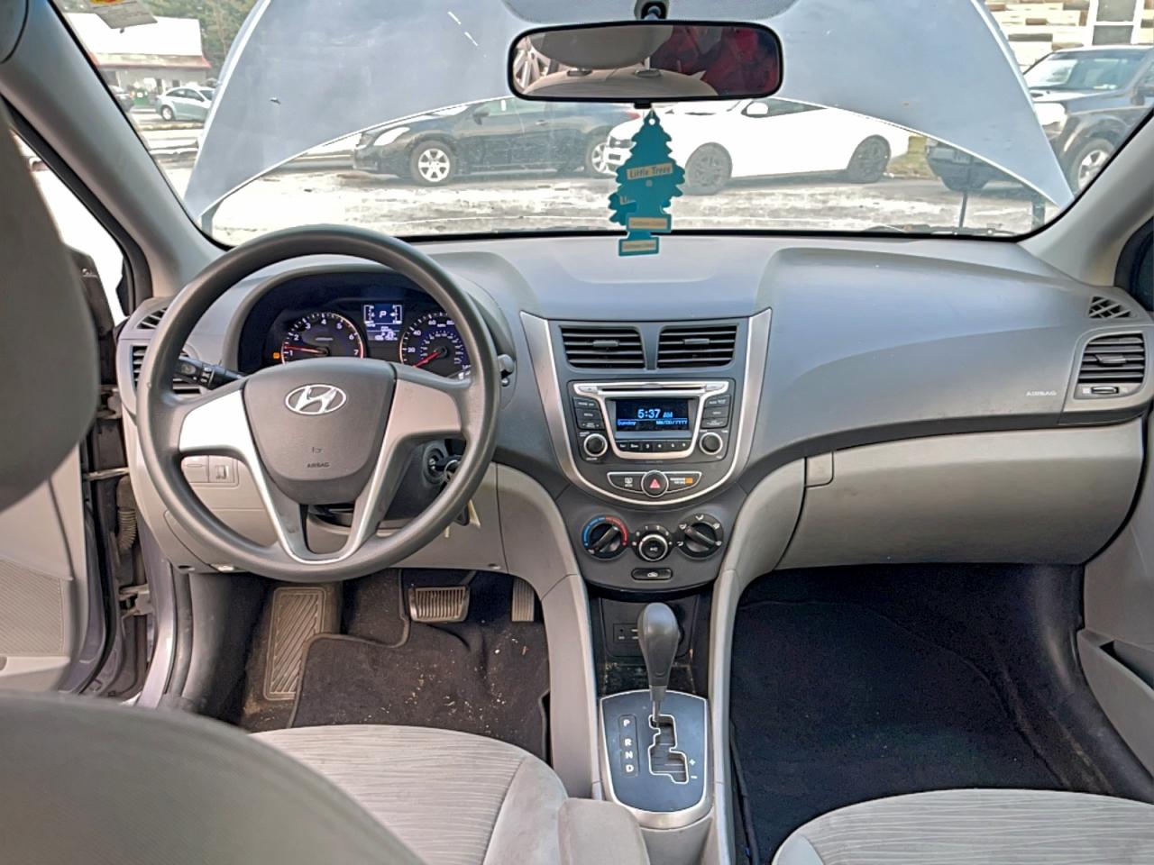 Hyundai ACCENT Gls Image 2