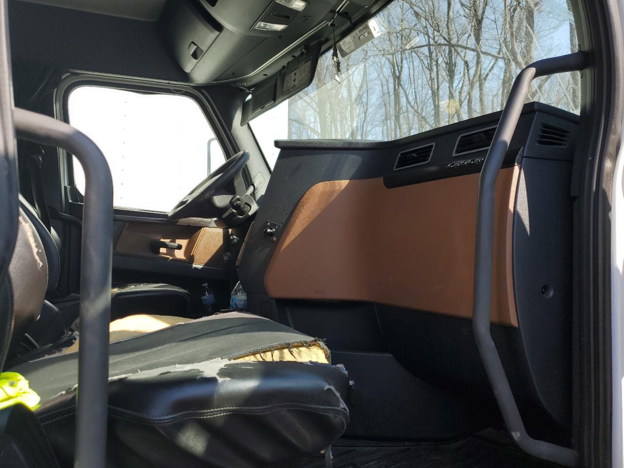 Freightliner Cascadia 1 Image 5