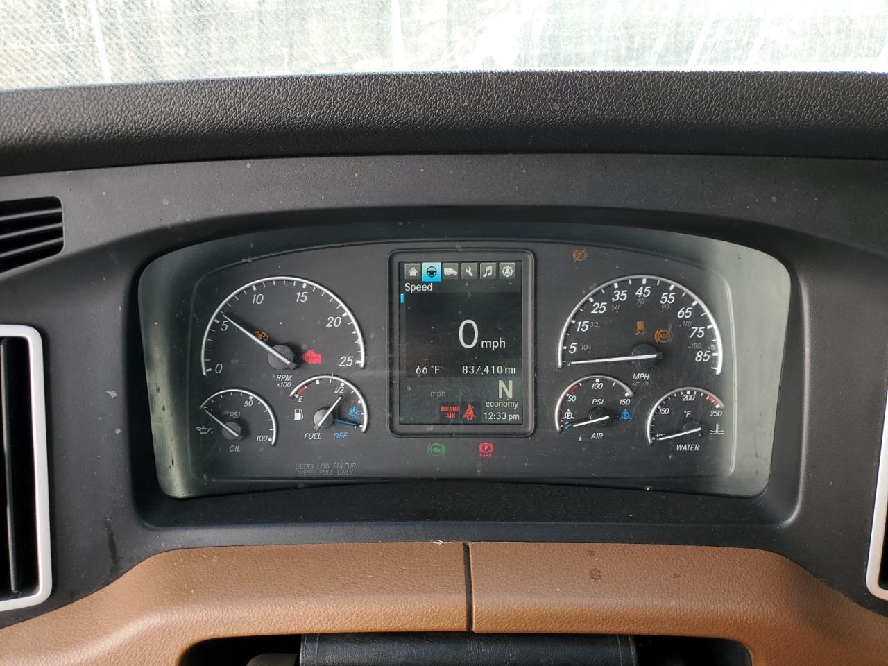 Freightliner Cascadia 1 Image 3