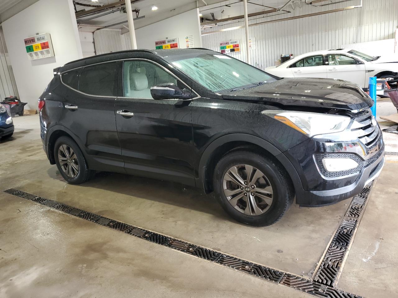 Hyundai SANTA FE Image 8