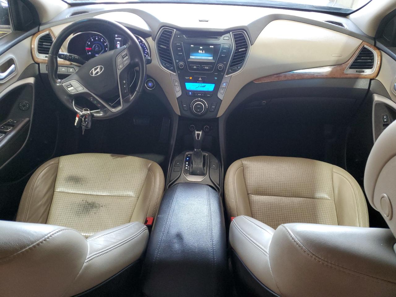 Hyundai SANTA FE Image 2