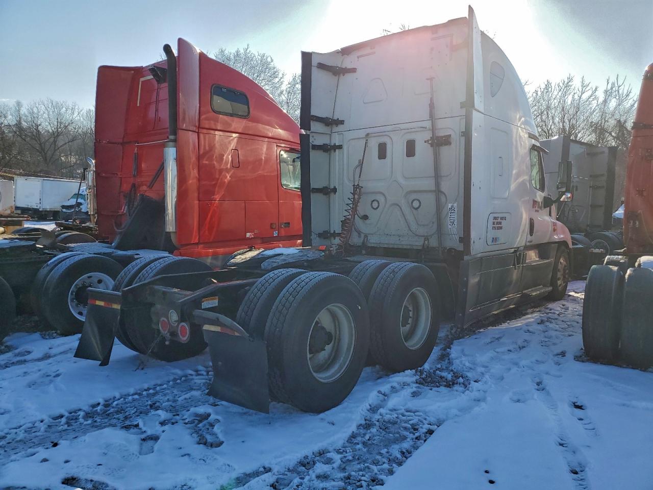 Freightliner Cascadia 1 Image 2