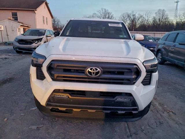 Toyota Tacoma Double Cab Image 4
