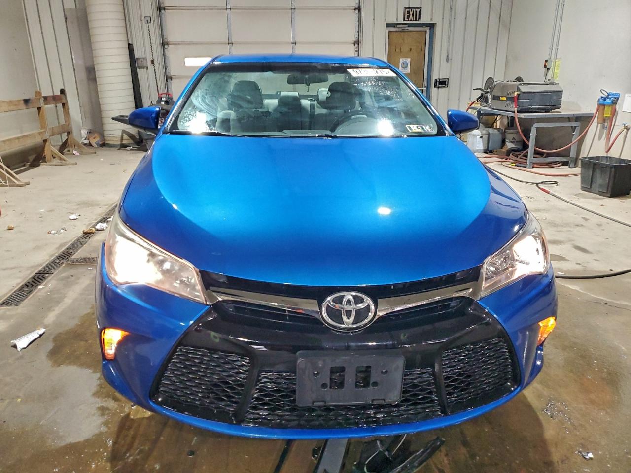 Toyota Camry Le Image 3