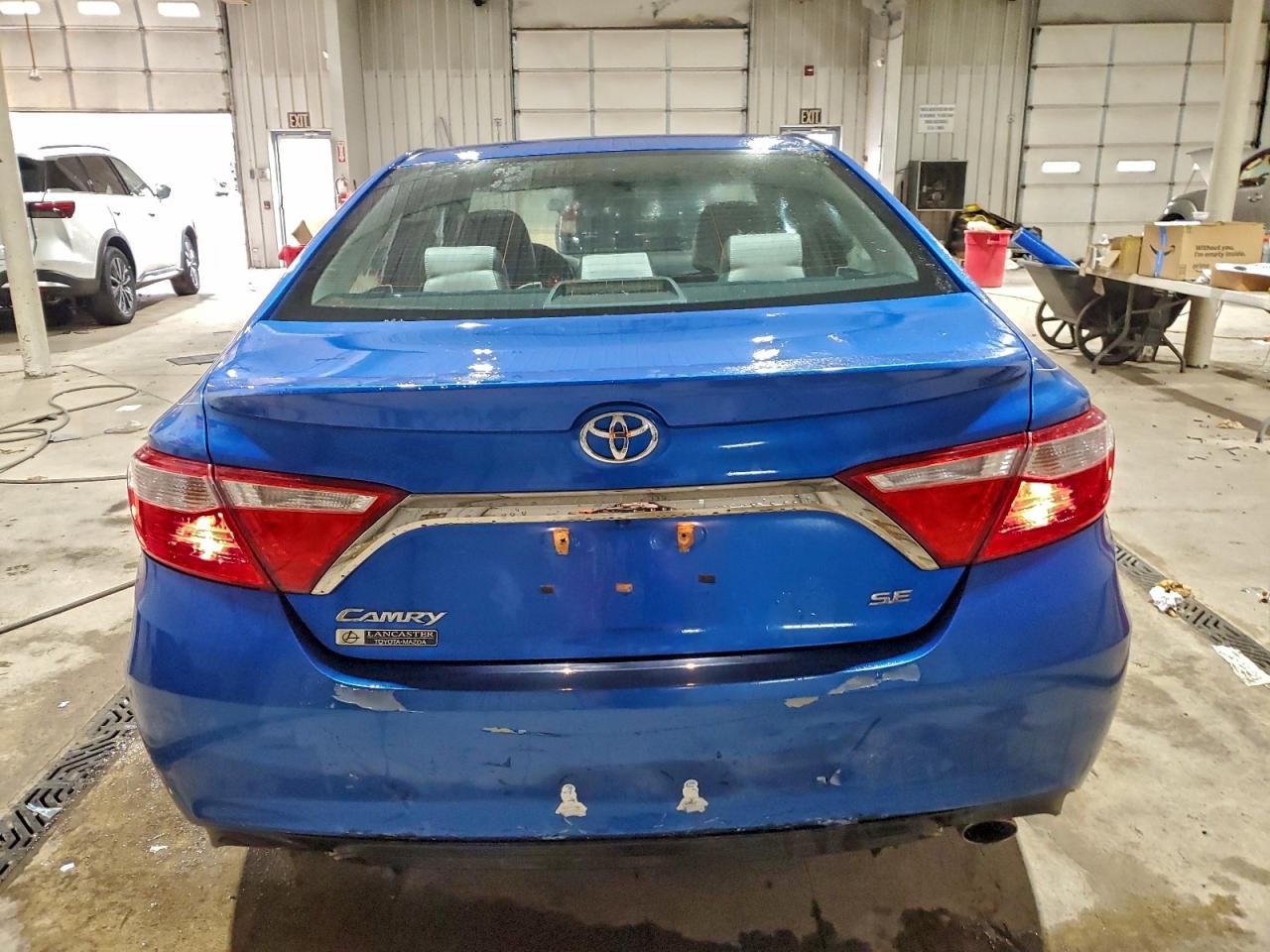 Toyota Camry Le Image 11