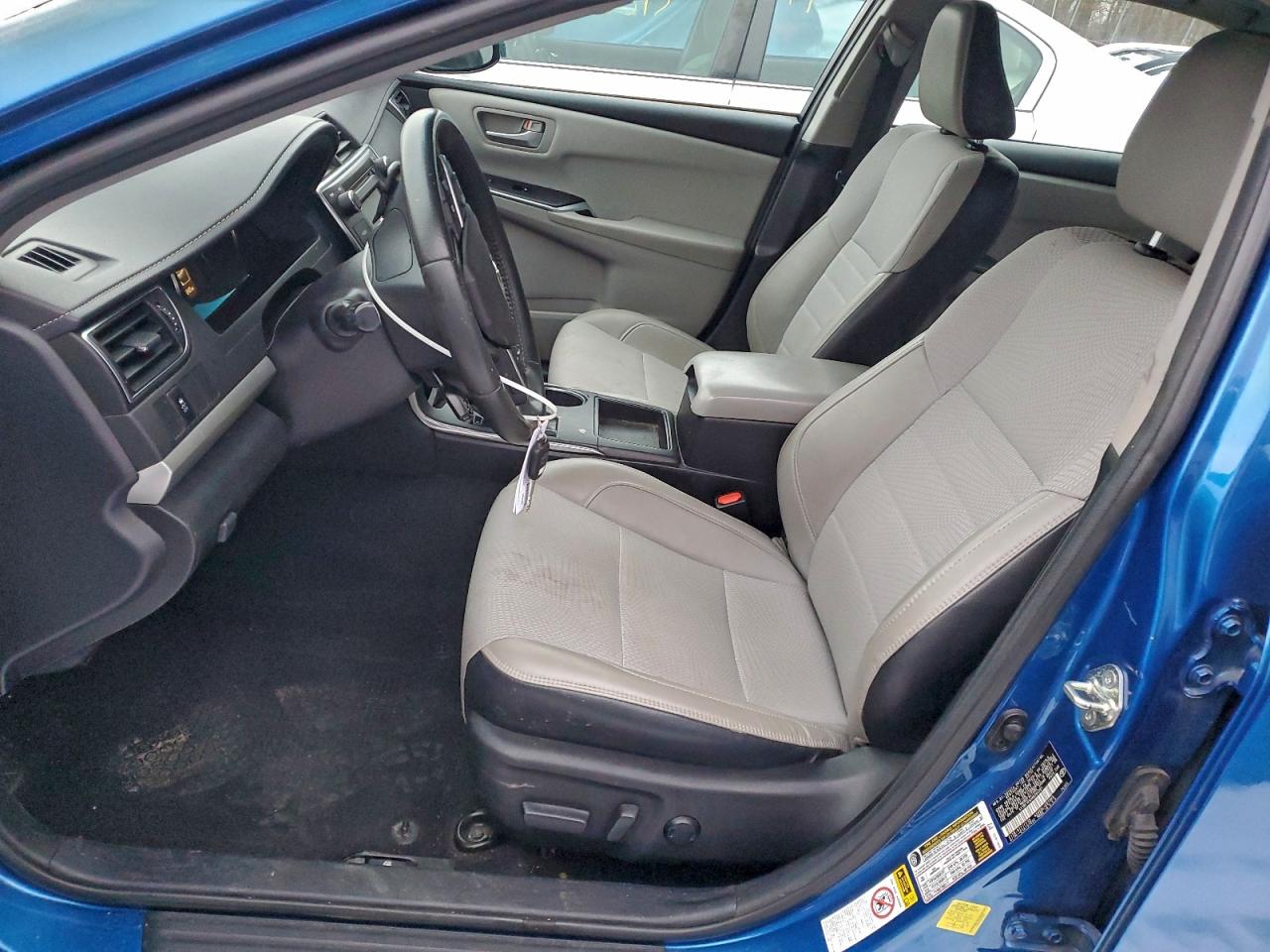 Toyota Camry Le Image 5