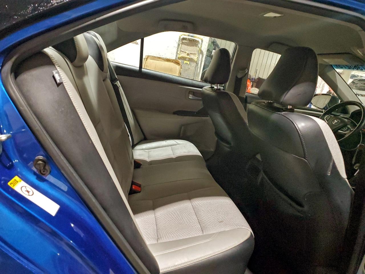 Toyota Camry Le Image 4