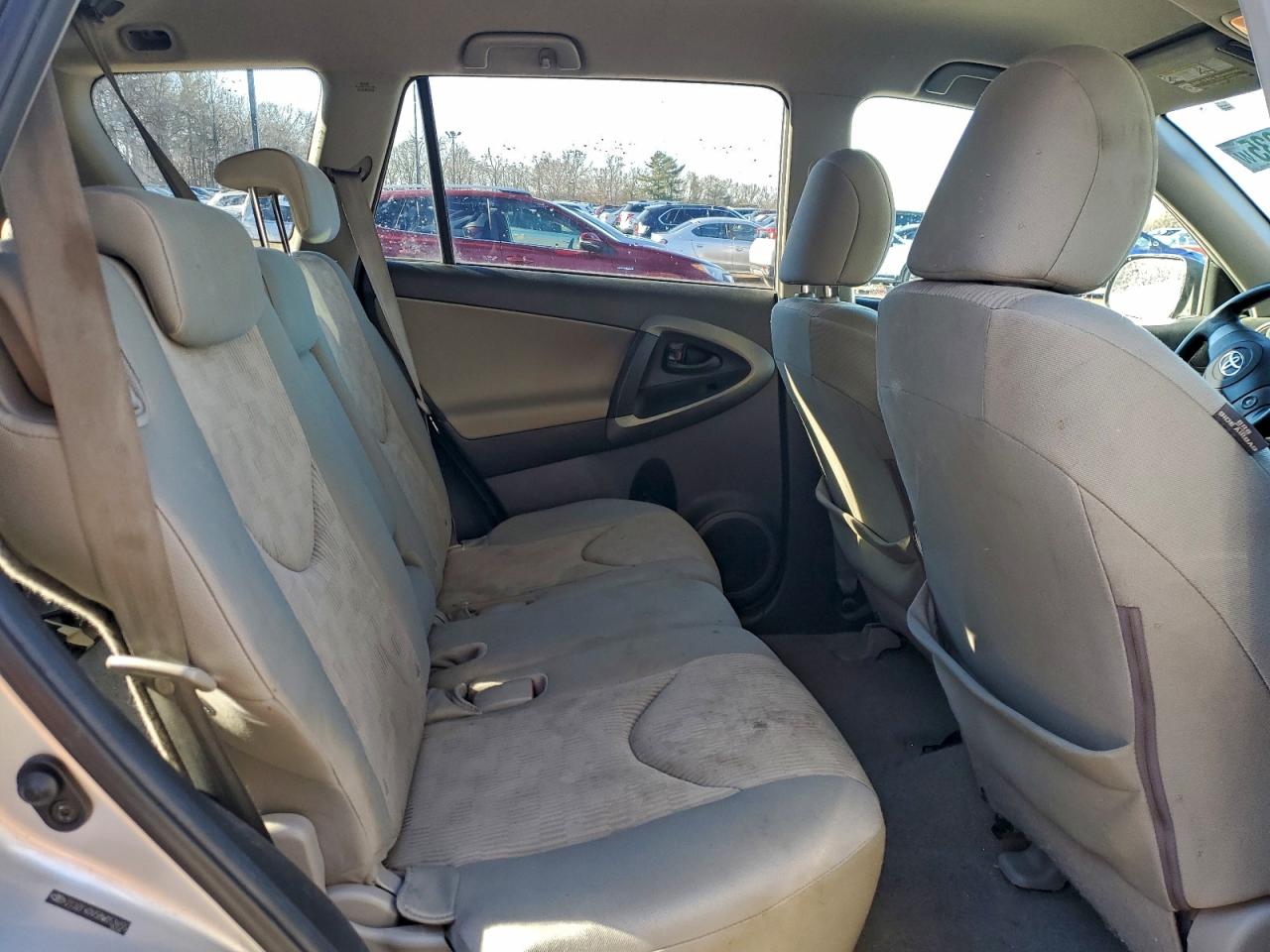 Toyota RAV4 Image 11