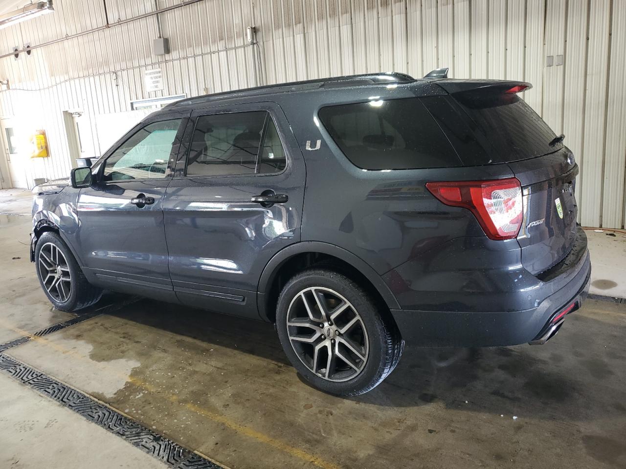 Ford Explorer Sport Image 4