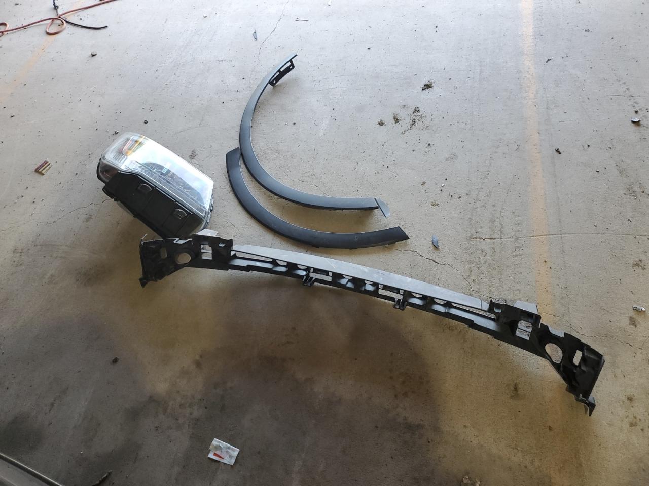 Ford Explorer Sport Image 11