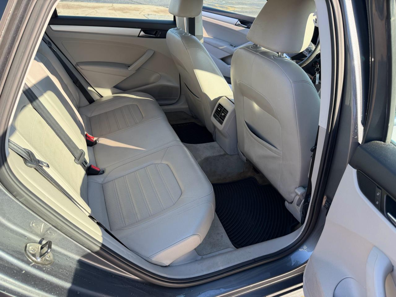 Volkswagen Passat Se Image 4