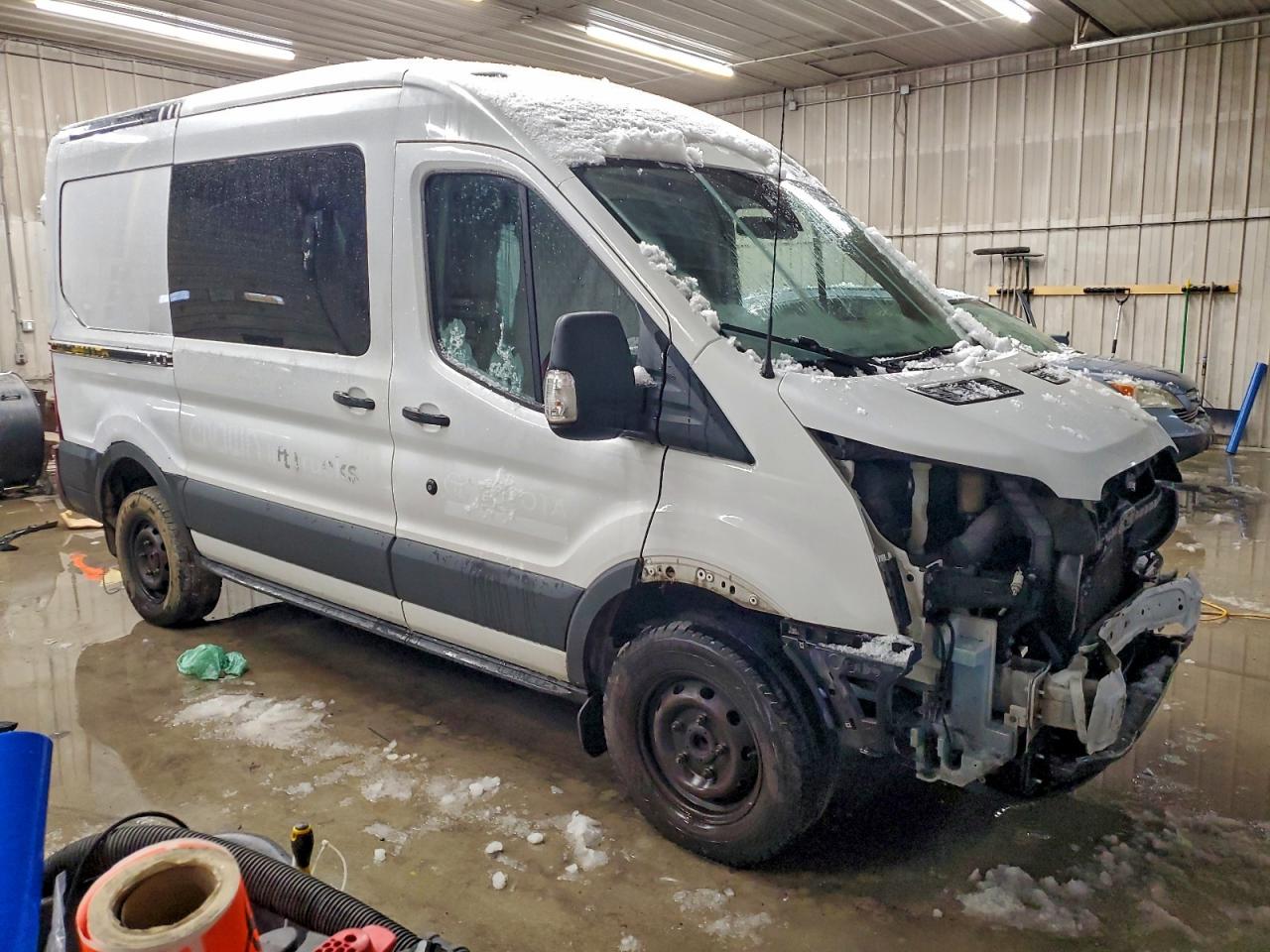 Ford Transit T-250 Image 3