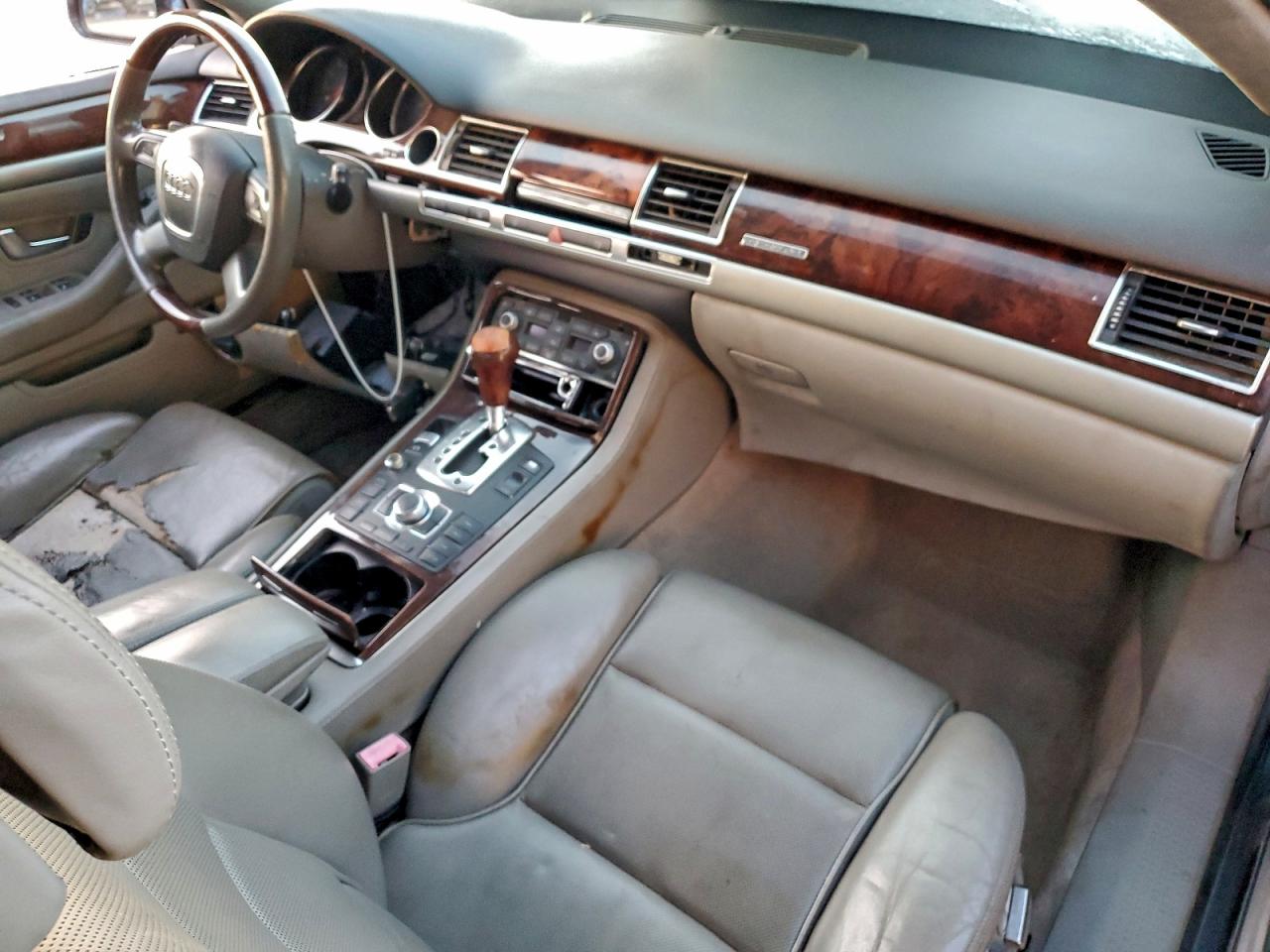 Audi A8 L Quattro Image 8