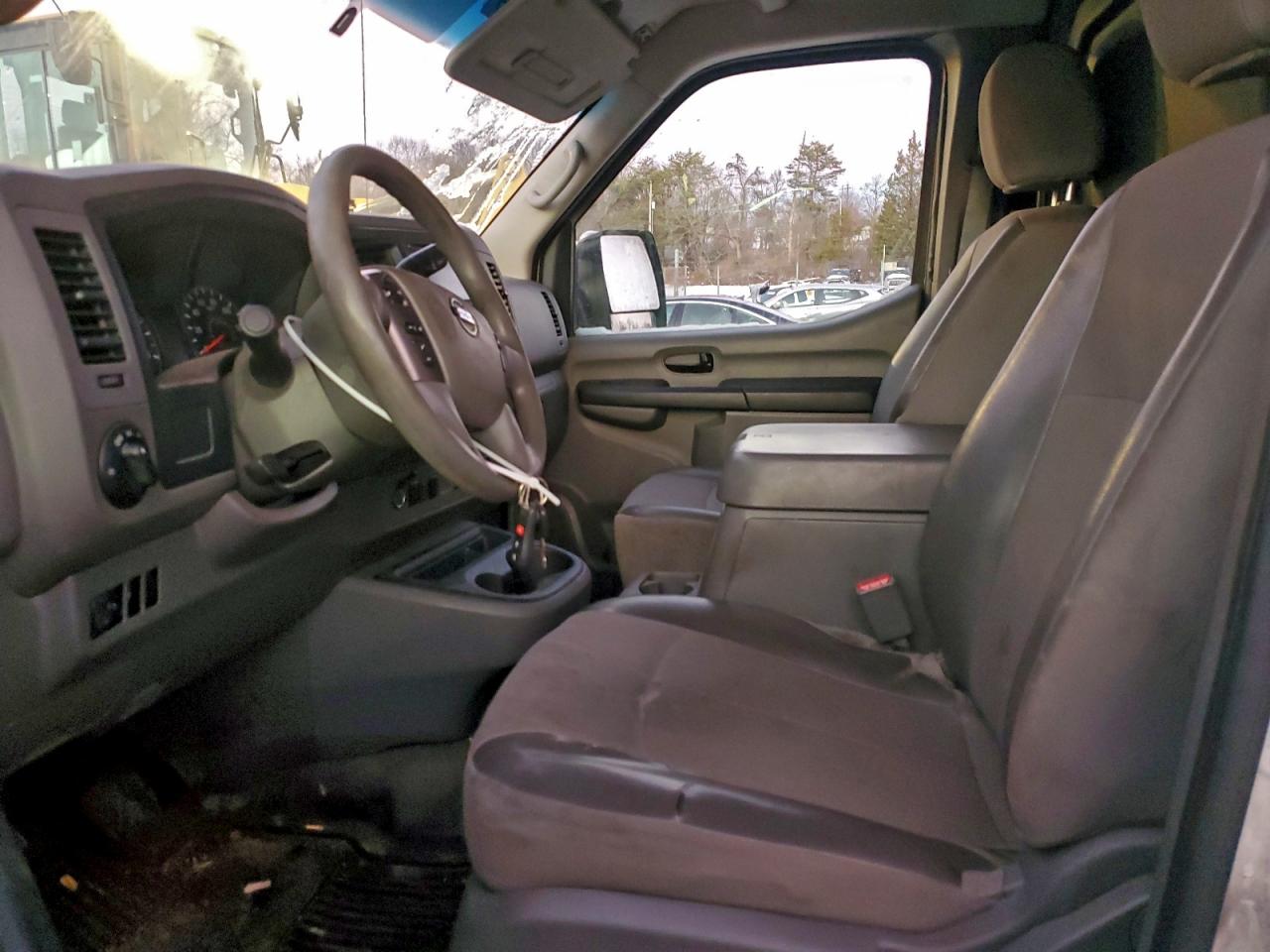 Nissan Nv 2500 S Image 13