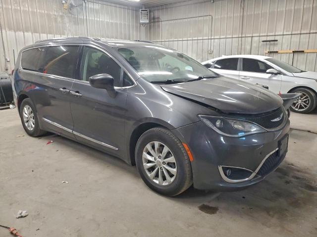 Chrysler Pacifica Touring L Image 4