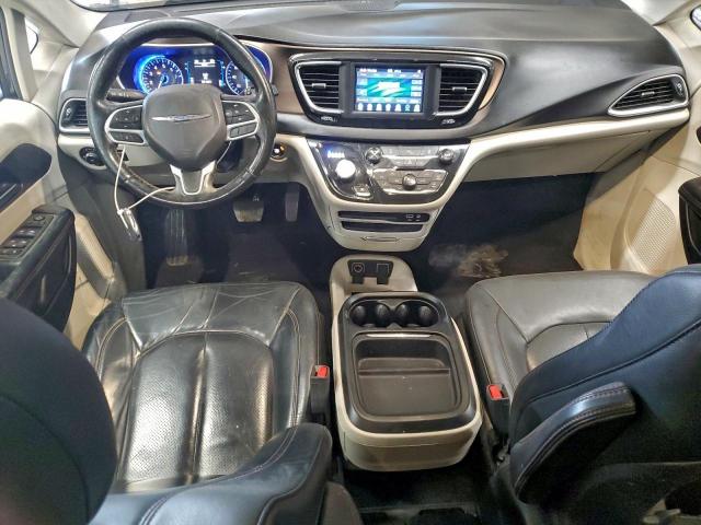 Chrysler Pacifica Touring L Image 7