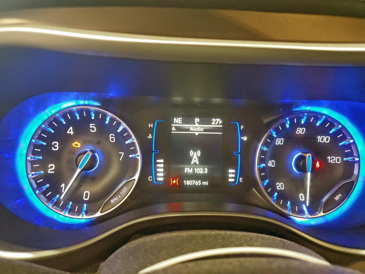 Chrysler Pacifica Touring L Image 12