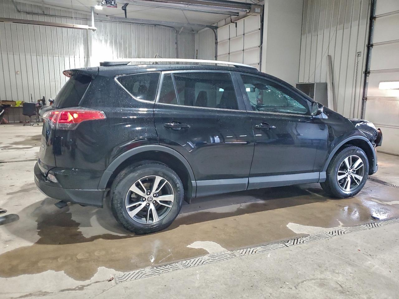Toyota RAV4 Xle Image 2