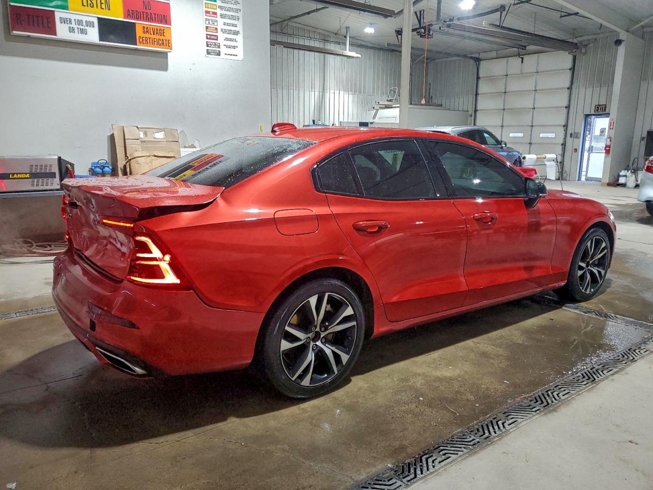 Volvo S60 T6 R-design Image 2