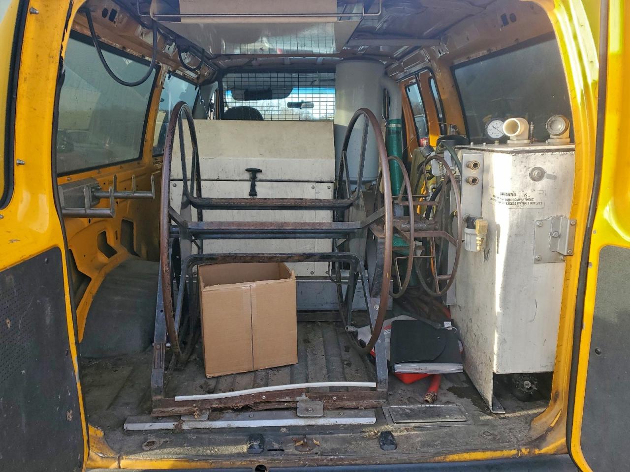 Ford Econoline E250 Van Image 3