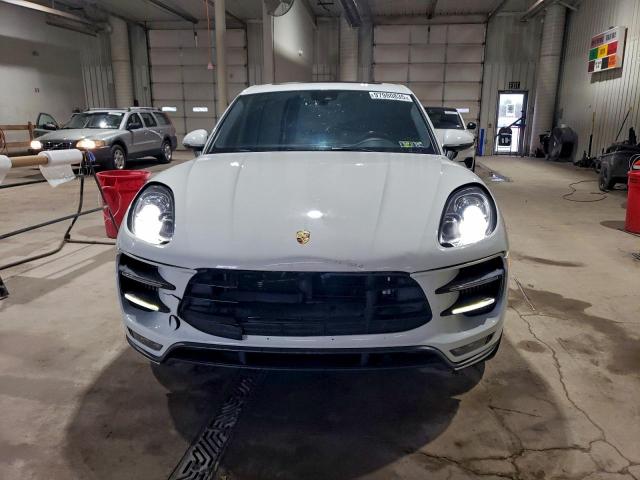 Porsche Macan Turbo Image 5