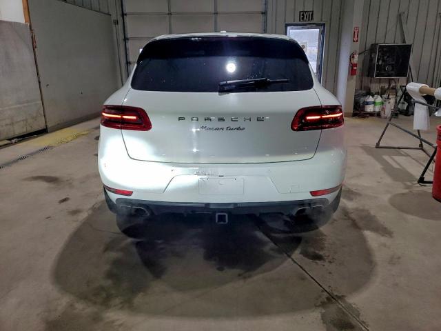 Porsche Macan Turbo Image 8