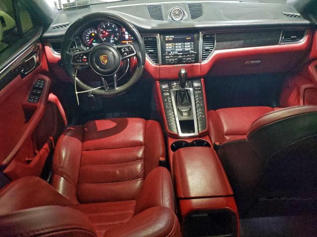 Porsche Macan Turbo Image 3