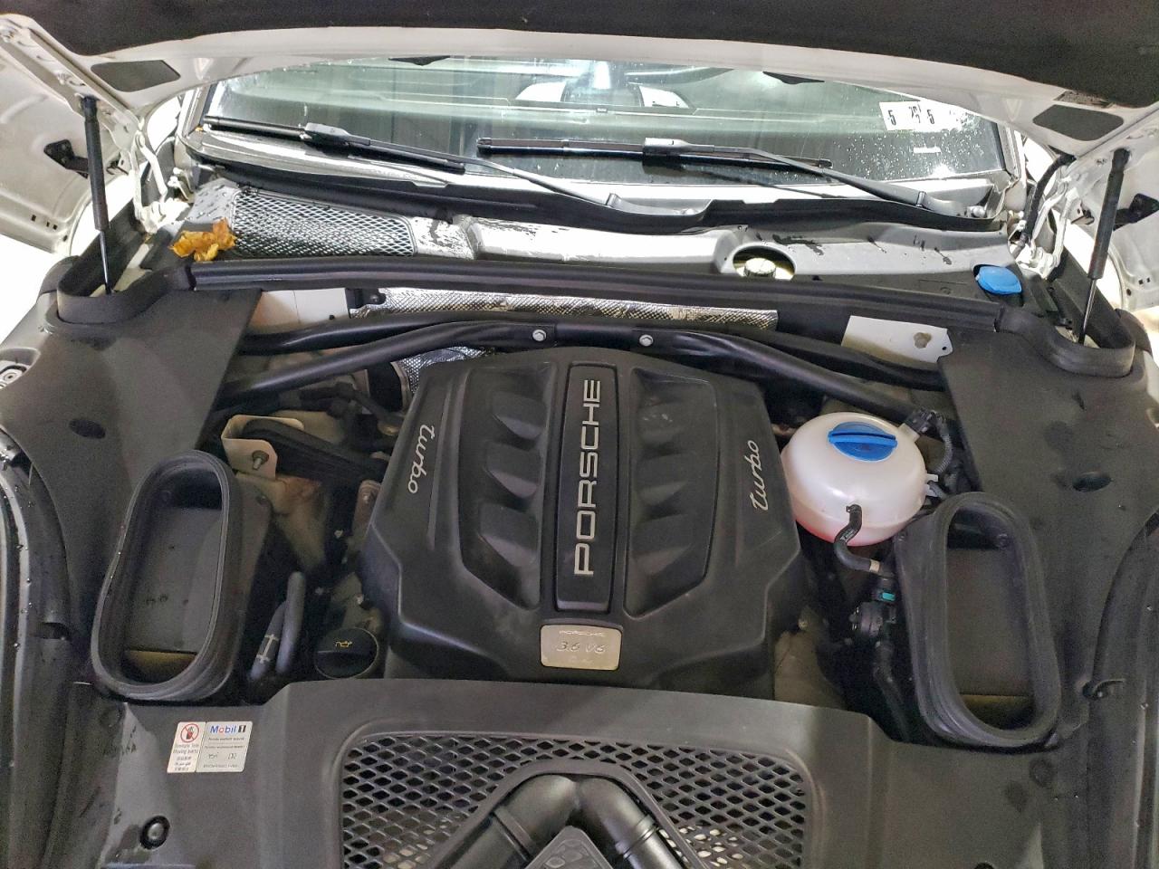 Porsche Macan Turbo Image 10