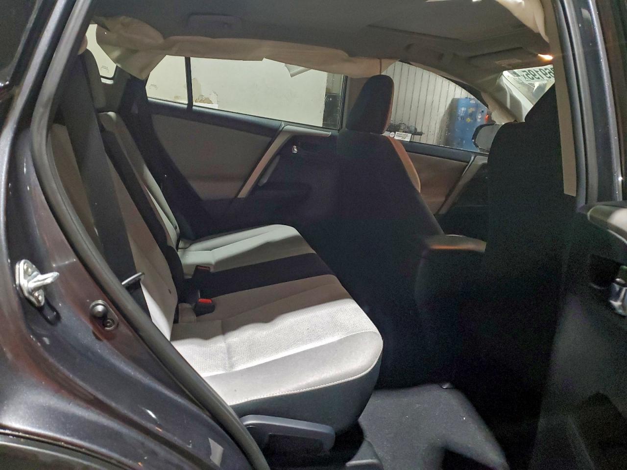 Toyota RAV4 Xle Image 11