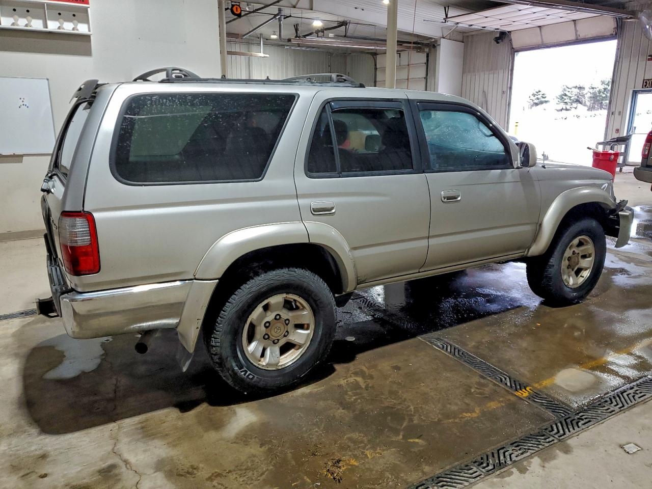 Toyota 4Runner Sr5 Image 6