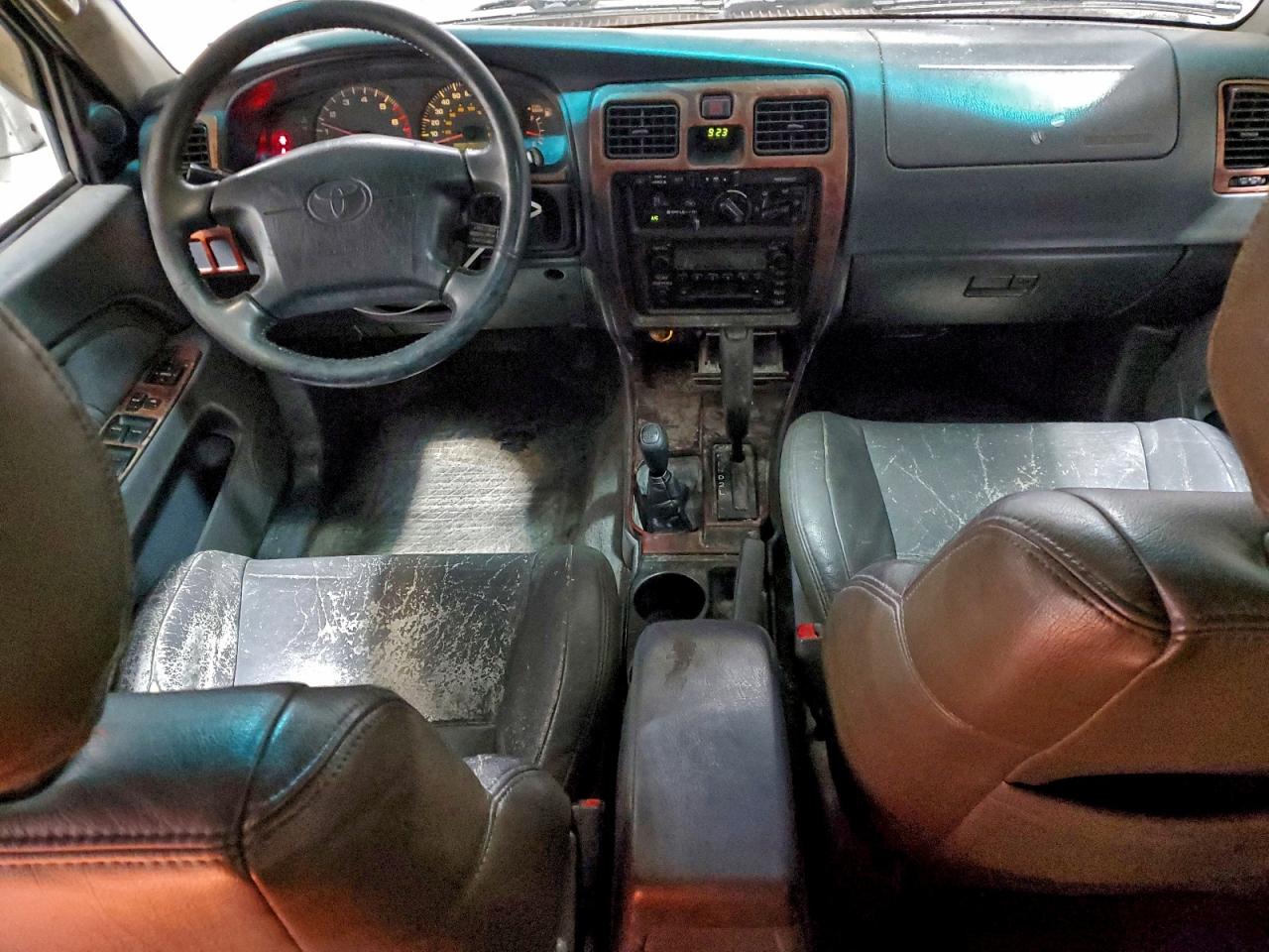 Toyota 4Runner Sr5 Image 9