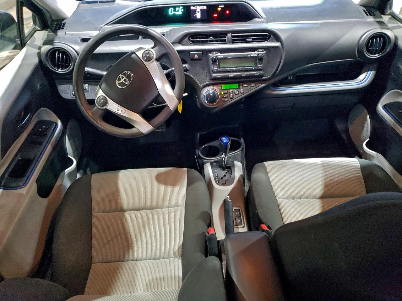 Toyota Prius Image 10