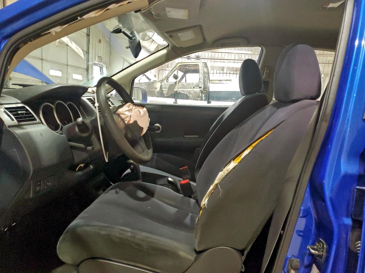 Nissan Versa S Image 3