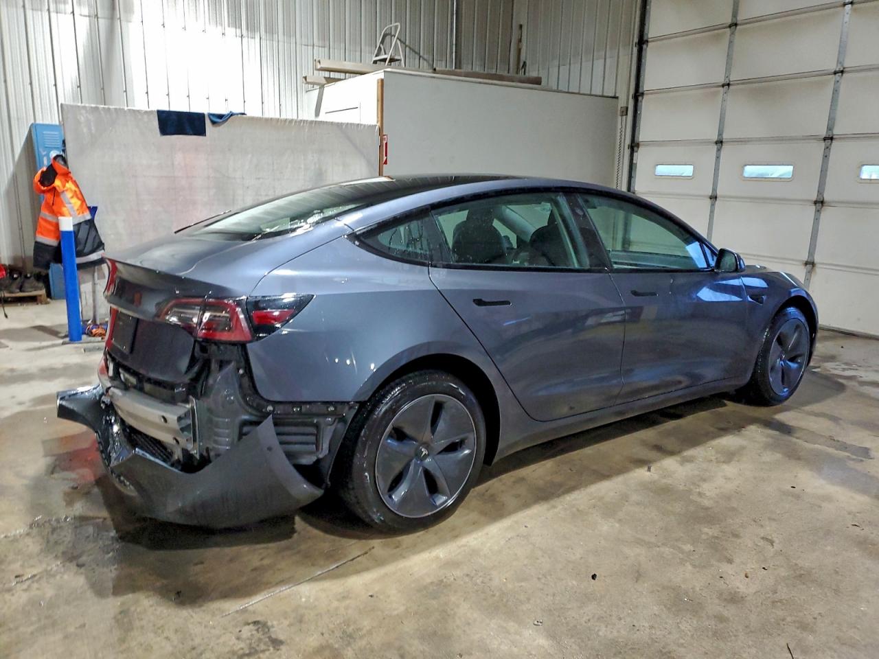 Tesla Model 3 Image 4