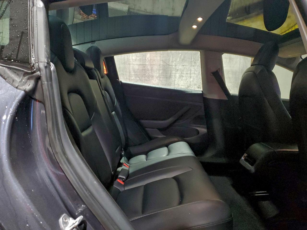 Tesla Model 3 Image 8