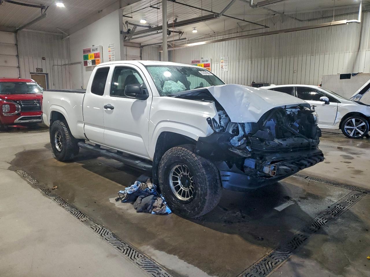 Toyota Tacoma Access Cab Image 3