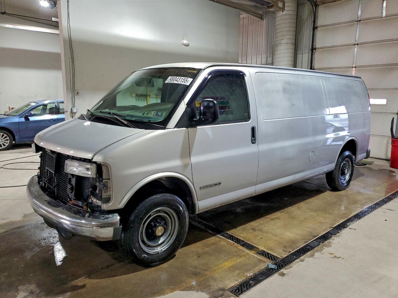 GMC Savana G2500 Image 1