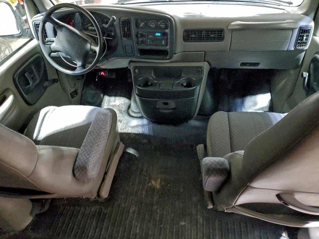 GMC Savana G2500 Image 8