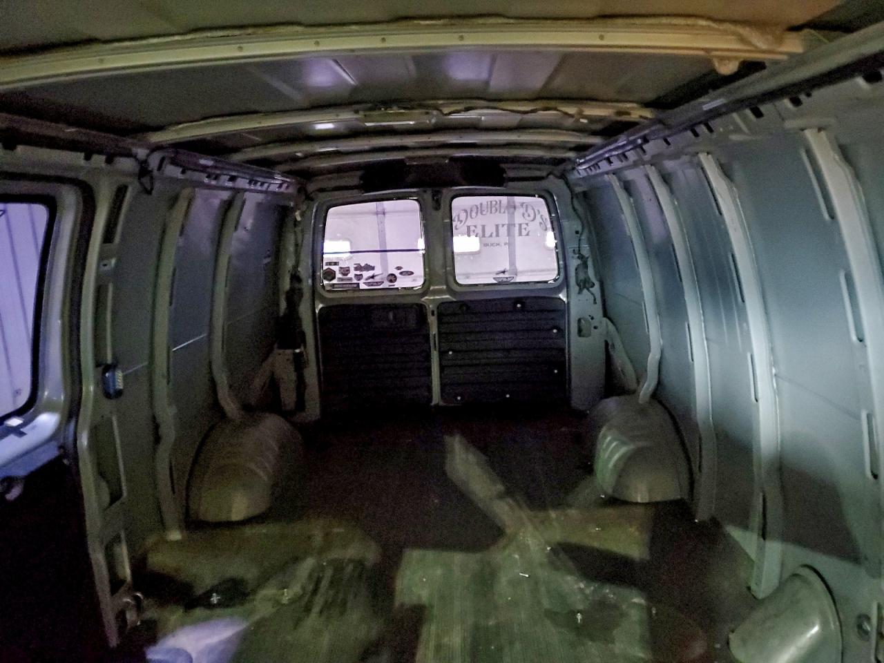 GMC Savana G2500 Image 11