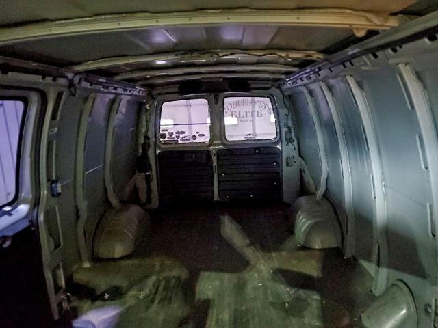 GMC Savana G2500 Image 11