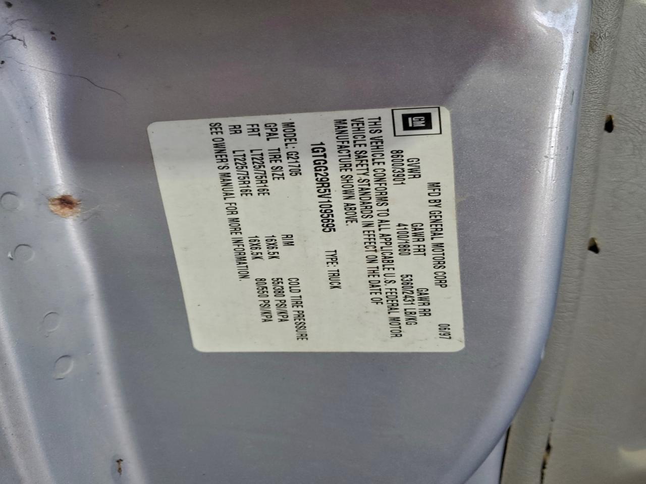 GMC Savana G2500 Image 14