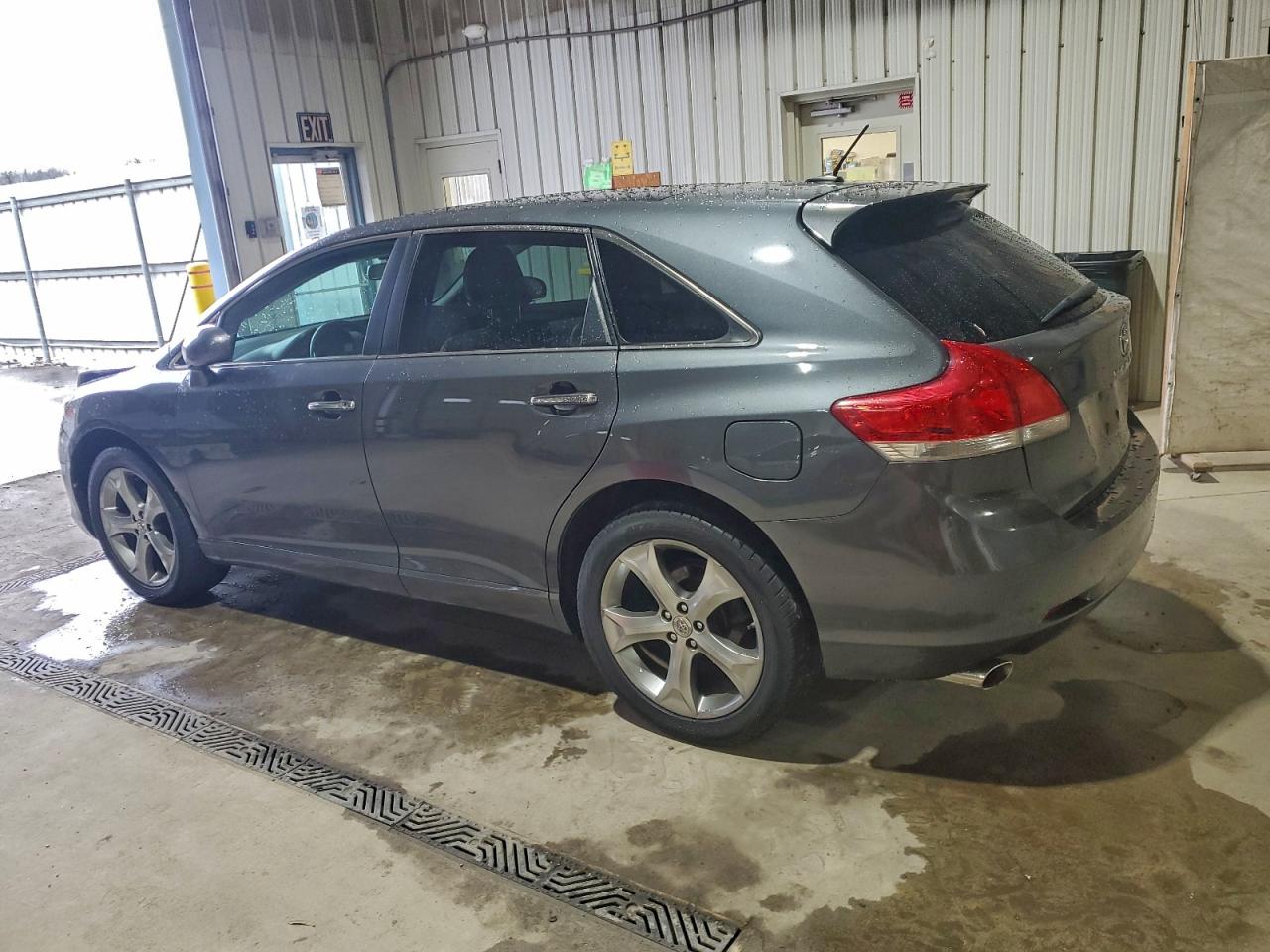 Toyota Venza Image 2