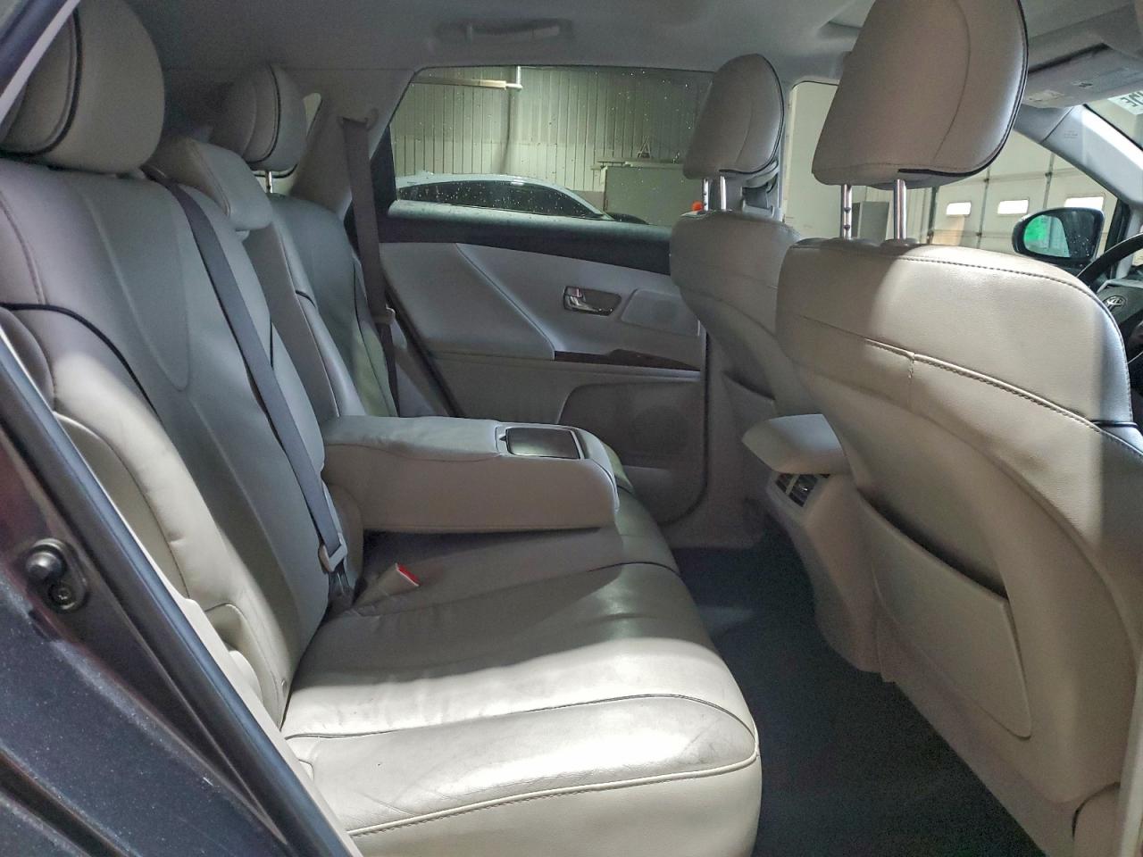 Toyota Venza Image 13