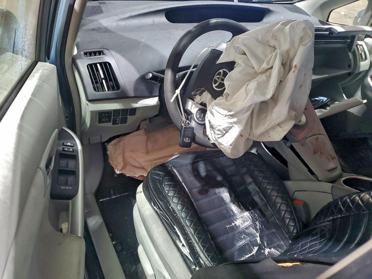 Toyota Prius Image 12