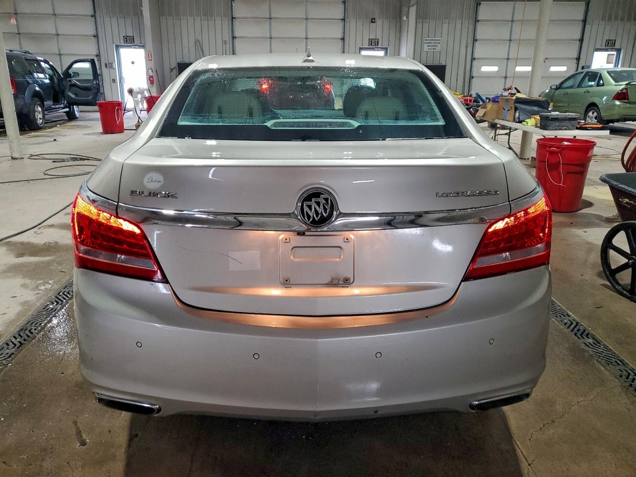 Buick LaCrosse Image 3