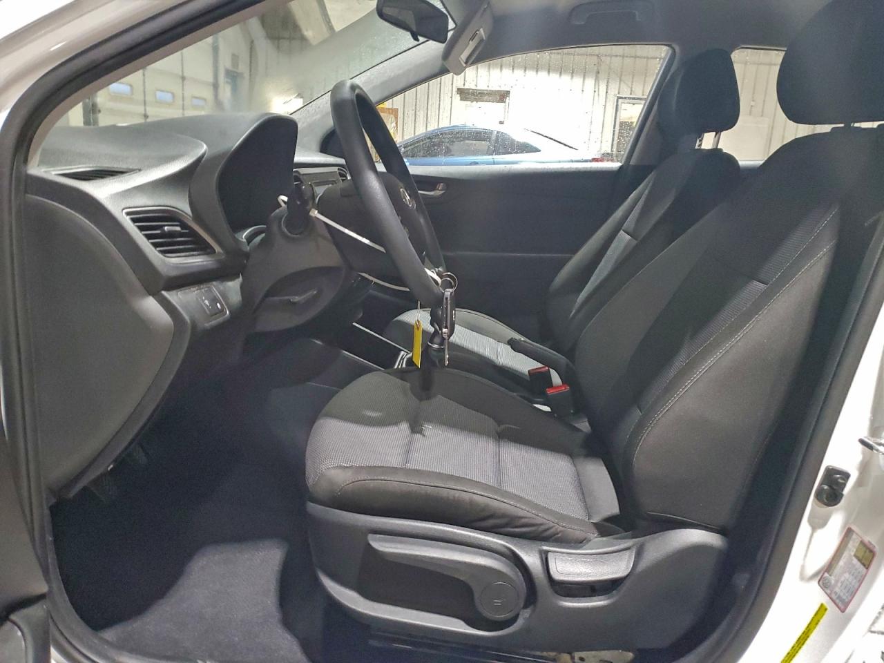 Hyundai ACCENT Se Image 11